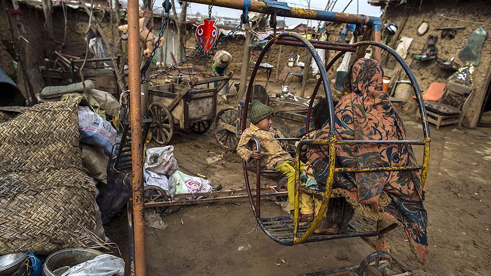 Фотографы, работающие в трущобах Пакистана, отмечают, что, несмотря на все тяготы жизни, люди, живущие здесь, всегда улыбаются и стараются шутить
