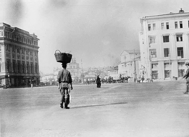 1932 год. В Москве начинается снос Охотного ряда и Храма Параскевы Пятницы
