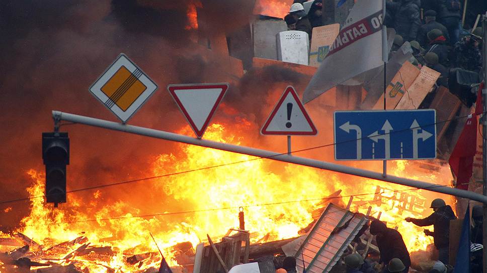 Глава МВД Украины Виталий Захарченко возлагает ответственность за столкновения в Киеве на оппозиционных политиков