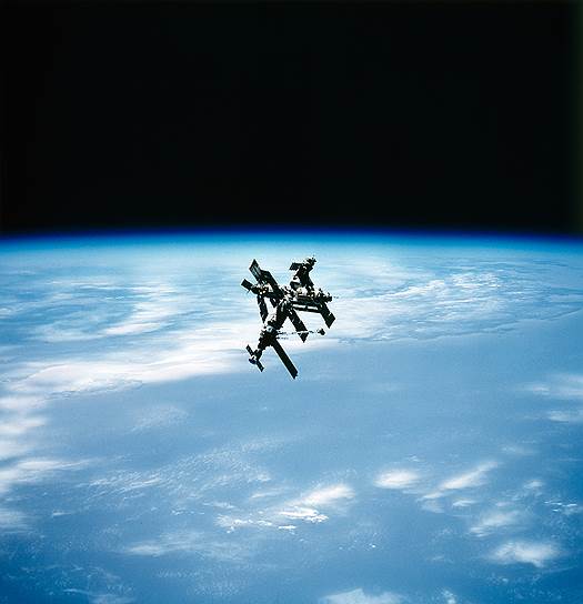 1986 год. Запущена советская орбитальная станция «Мир»