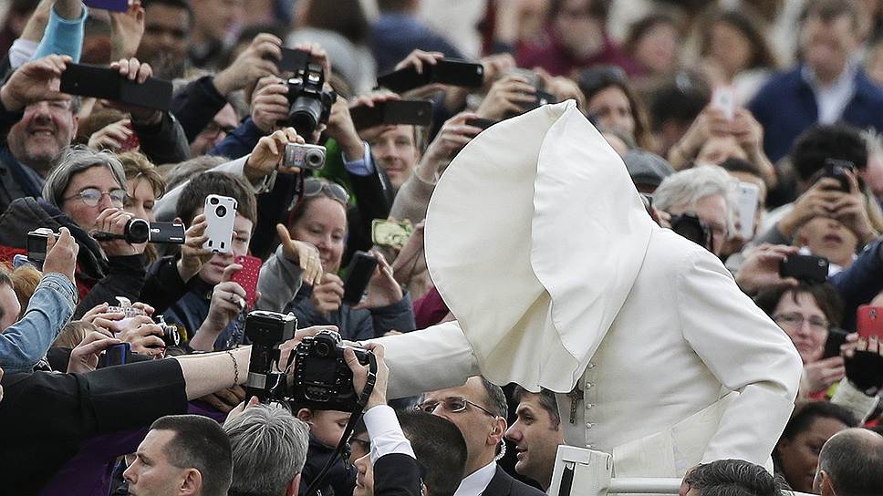 Папа римский Франциск во время еженедельной общей аудиенции в Ватикане