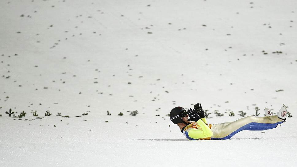 Одна из попыток на соревнованиях по прыжкам с трамплина среди мужчин для канадца Мэтью Роули завершилась падением 