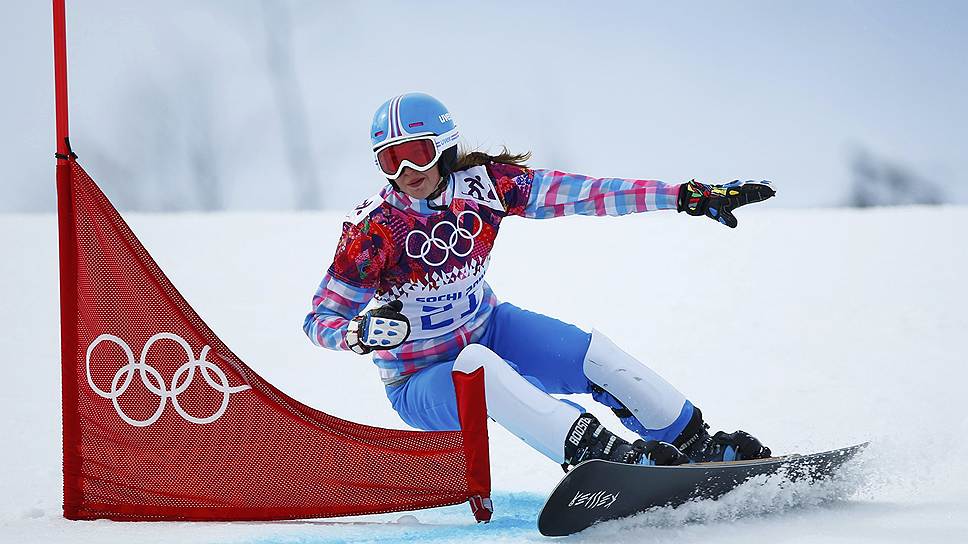 Российская сноубордистка Алена Заварзина во время соревнований по параллельному гигантскому слалому. Золото в этой дисциплине досталось швейцарке Патриции Куммер