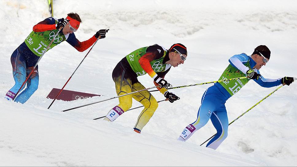 Российские лыжники Максим Вылегжанин и Никита Крюков (слева) завоевали серебро в командном спринте