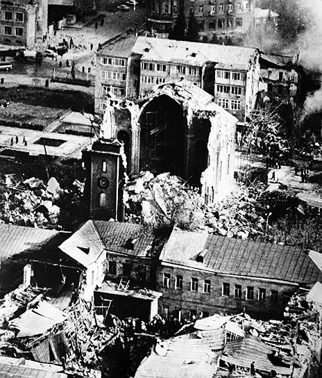 Конфликт ненадолго приостановило Спитакское землетрясение, произошедшее 7 декабря 1988 года на северо-западе Армянской ССР и приведшее к гибели как минимум 25 тыс. человек
