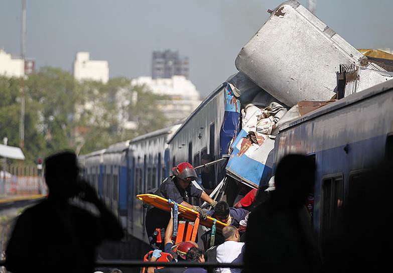 2011 год. При крушении поезда в столице Аргентины Буэнос-Айресе погиб 51 человек и более 700 получили ранения
