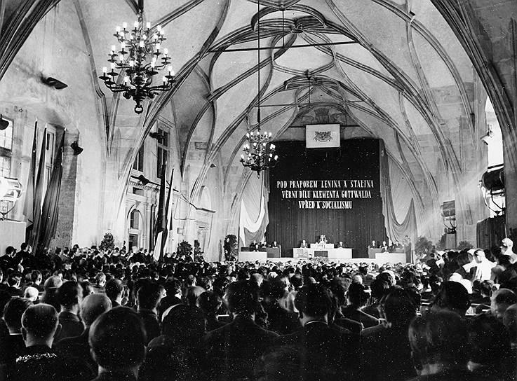 1948 год. Коммунистическая партия Чехословакии заняла ведущие позиции в политической системе страны
