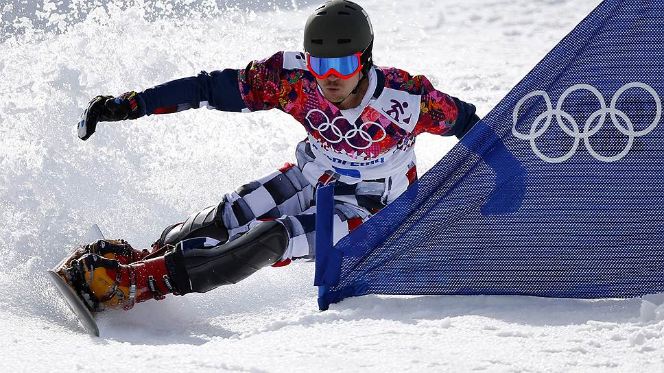 Российский сноубордист Вик Вайлд во время заезда по параллельному слалому, принесшего ему вторую золотую медаль Олимпийских игр в Сочи
