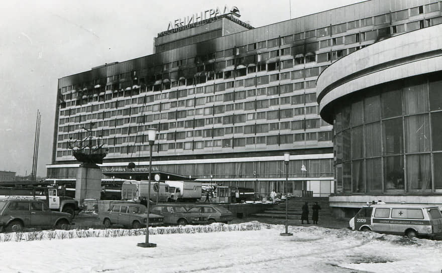 1991 год. В Ленинграде (ныне — Санкт-Петербург) произошел пожар в гостинице «Ленинград». Во время происшествия погибли 16 человек, в том числе 9 сотрудников пожарной охраны