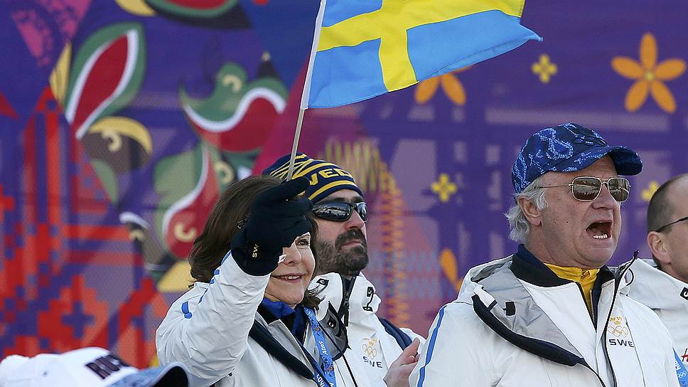 Шведский король Карл Густав (справа) и королева Швеции Сильвия во время соревнований в Сочи