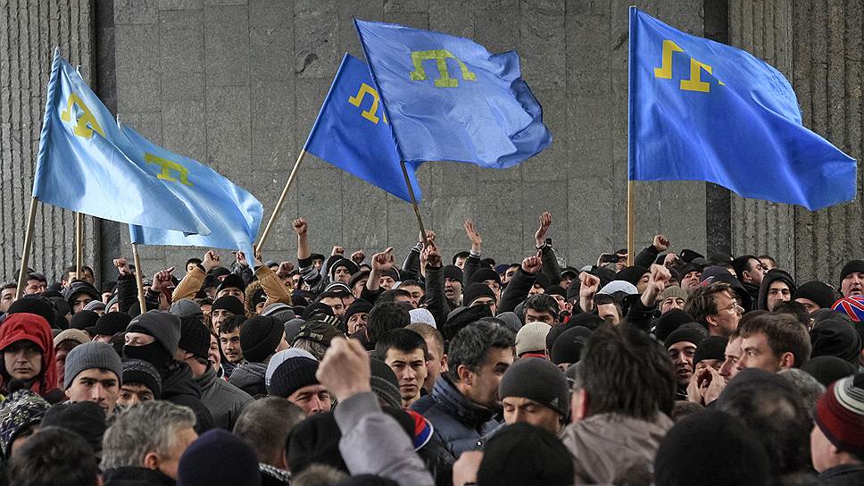  По данным крымской милиции, в акциях у здания Верховного совета Крыма участвовали около 12 тыс. человек. Охрану общественного порядка обеспечивали порядка 550 правоохранителей