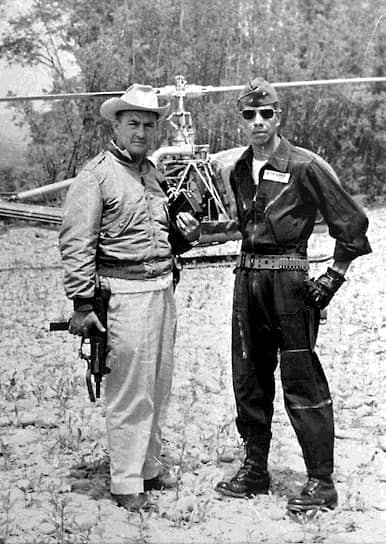 Президент Боливии Рене Барьентос Ортуньо (слева) погиб 27 апреля 1969 года в результате крушения вертолета. Существует версия, что вертолет президента был сбит, однако специальная комиссия пришла к выводу, что катастрофа была следствием несчастного случая  