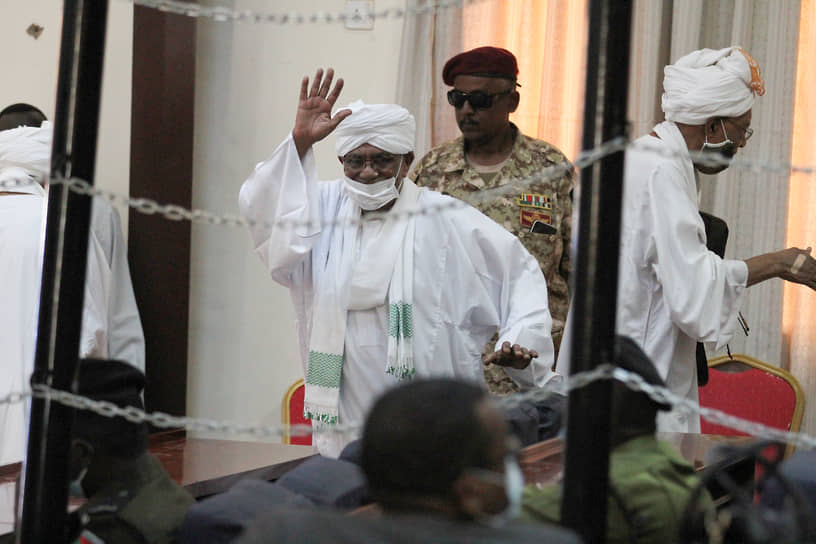 2009 год. Международный уголовный суд в Гааге впервые в истории выдал ордер на арест действующего главы государства — президента Судана Омара аль-Башира. Его обвинили в военных преступлениях в суданском регионе Дарфур
