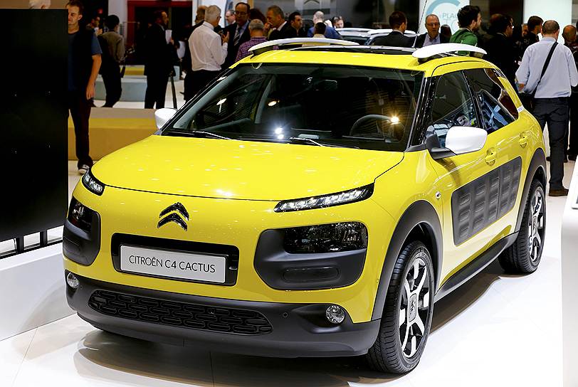 Citroen показала необычный кроссовер C4 Cactus, оснащенный по бокам воздушными капсюлями, по сути, подушками безопасности, защищающими кузов от небольших ударов. Французы также привезли в Женеву и оффроадную версию &quot;Кактуса&quot; — Cactus Advenure
