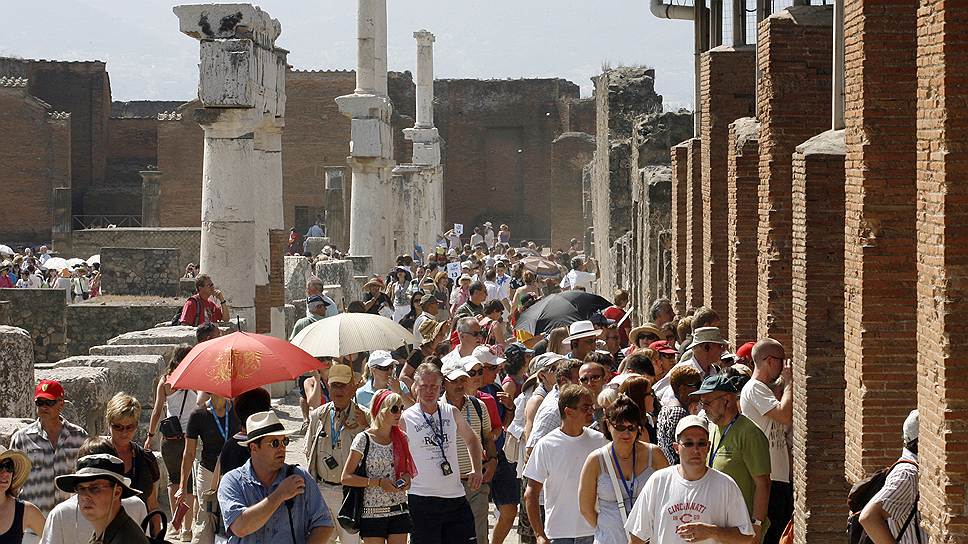 Многие убеждены, что в Помпеях еще не раз будут падать стены, пока в охрану города не будут вложены значительные средства и усилия или не наступит очередной последний его день