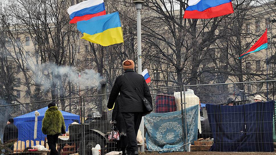 Почему в политическом кризисе украинцы винили Виктора Януковича, а россияне — Запад