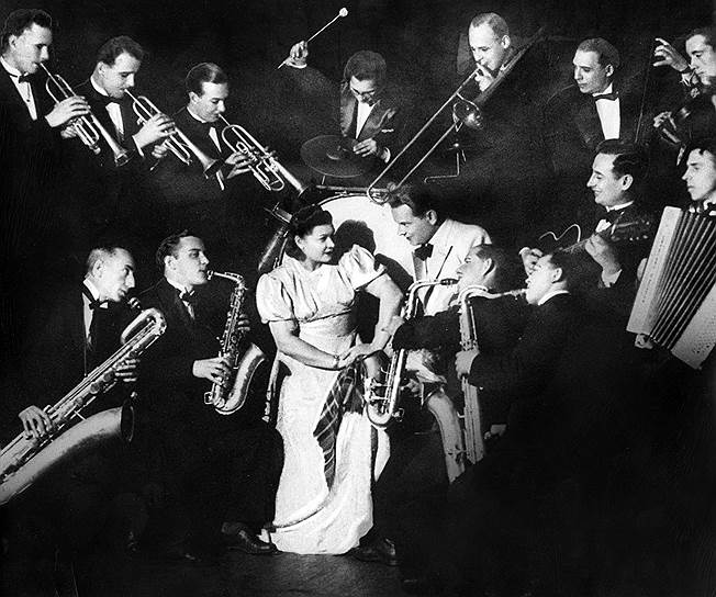 1913 год. В газете американского города Сан-Франциско впервые в печати было упомянуто слово «джаз»