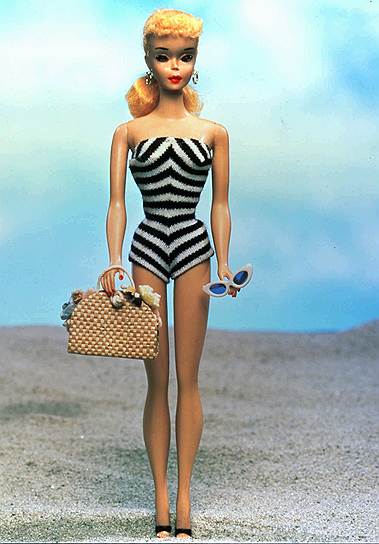 1959 год. В Нью-Йорке на ярмарке игрушек продемонстрирована новинка — кукла по имени Барби
