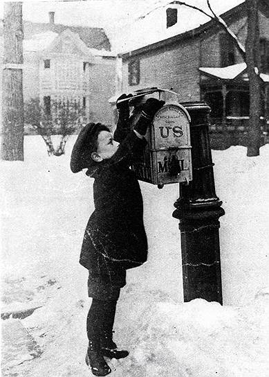 1858 год. Житель Филадельфии Альберт Поттс запатентовал уличный почтовый ящик