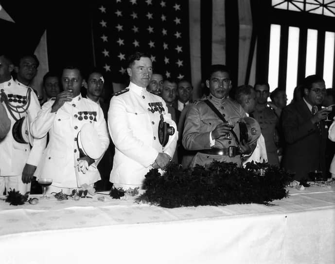 В 1934 году США согласились отменить «поправку Платта», дававшую им право вмешательства во внутренние дела Кубы, но сохранили военно-морскую базу в Гуантанамо. В 1935 году кубинские военные подавили забастовку, в которой участвовало 700 тыс. человек, требовавших ликвидировать военно-полицейский режим. В том же году власти Кубы увеличили довольствие военных и закупили у США новейшие виды вооружений  
