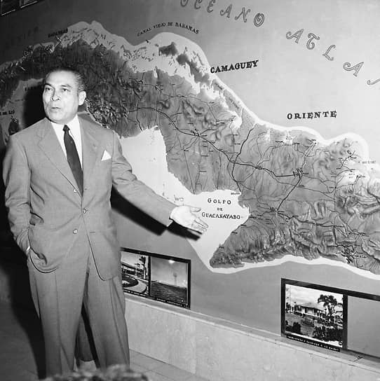 В 1956 году левые революционеры во главе с Фиделем и Раулем Кастро, Эрнесто Че Геварой и Камило Сьенфуэгосом начали вооруженную борьбу с диктаторским режимом. 1 января 1959 году Батиста вместе с семьей бежал из страны в Сьюдад-Трухильо (ныне Санто-Доминго, Доминикана). Позже он перебрался в Португалию, а затем и в Испанию, где скончался 6 августа 1973 года от сердечного приступа