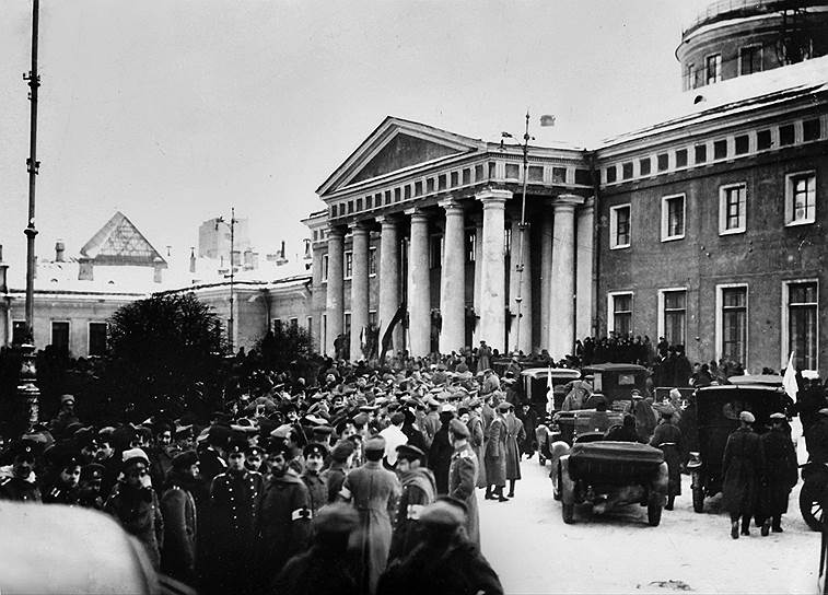 1917 год. Февральская революция в России. Всеобщая забастовка переросла в вооруженное восстание. Сформирован Временный комитет Государственной думы, который возглавил ее председатель Михаил Родзянко