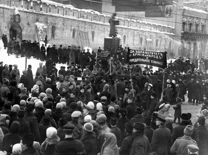 Новая советская власть опасалась роста революционных настроений&lt;br>
На фото: митинг в Москве после Февральской революции 1917 года
