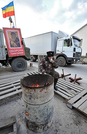 Стихийный контрольно-пропускной пункт в Севастополе