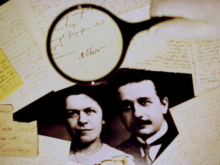 «Нельзя обвинять гравитацию в том, что люди влюбляются»
&lt;br>В январе 1903 года Альберт Эйнштейн женился на двадцатисемилетней Милеве Марич (на фото), позднее у них родились трое детей. С Марич Эйнштейн познакомился в цюрихском Политехникуме: она была единственной студенткой на курсе и его сокурсницей. Пара развелась в 1919 году