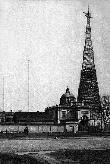 1922 год. Завершено строительство 160-метровой Шуховской башни в Москве