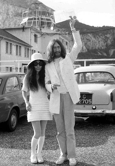 1969 год. В британском консульстве на Гибралтаре был зарегистрирован брак Джона Леннона и Йоко Оно