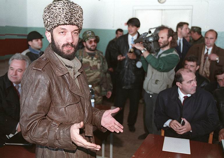На посту заместителя секретаря Совета безопасности Борису Березовскому приходилось часто бывать в Чечне