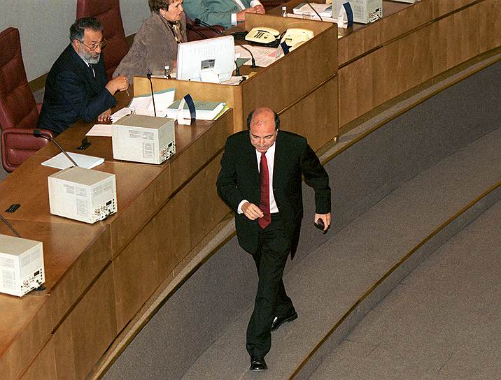 Депутатский мандат оказался не нужен Борису Березовскому через несколько месяцев после выборов