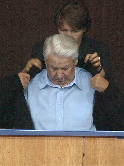 1996 год. Инициативная группа, выдвинувшая Бориса Ельцина для переизбрания на второй срок, представила 1 млн 372 тыс. подписей для регистрации его кандидатуры
