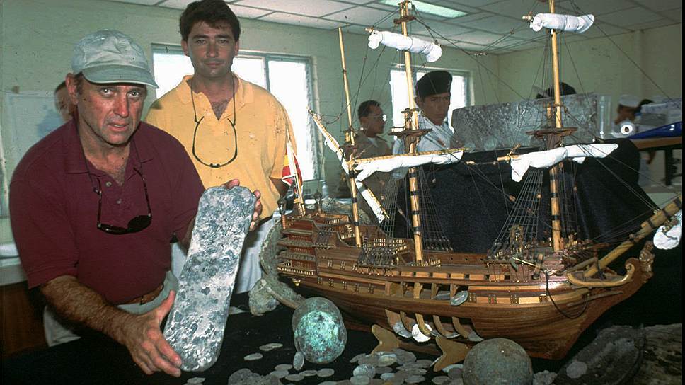 1997 год. Охотники за сокровищами во главе с аргентинцем Херманом Моро объявили, что обнаружили у берегов Эквадора затонувший в 1654 году испанский галеон La Capitana с грузом золота и серебра