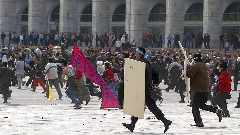 «Тюльпановая революция» произошла в Киргизии в марте 2005 года после парламентских выборов, которые были признаны нечестными международными наблюдателями 