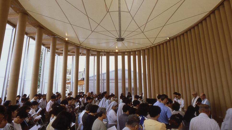 Картонная церковь (Paper Church) в японском городе Кобе, построенная после землетрясения в 1995 году и просуществовавшая до 2005 года