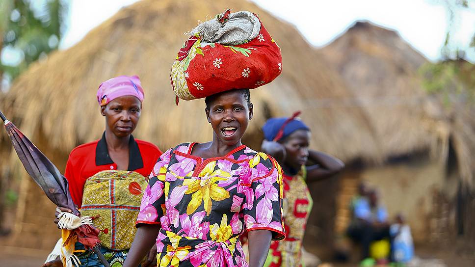 Конголезские женщины в поселении беженцев в Кянгвали на западе Уганды