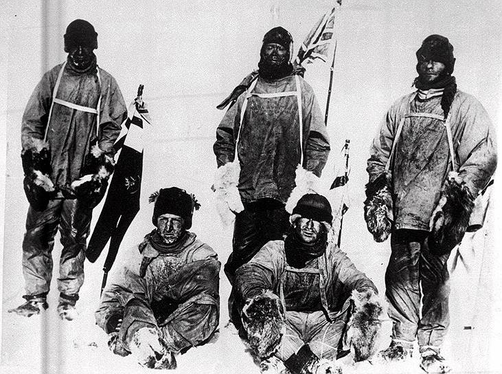 1912 год. Исследователь Антарктиды Роберт Скотт (четвертый слева) сделал последнюю запись в дневнике, не дойдя с участниками экспедиции несколько километров до своей базовой станции
