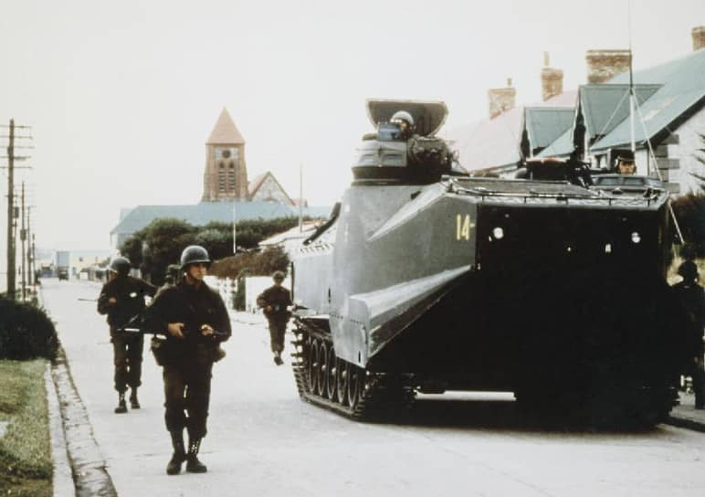 2 апреля 1982 года пришедший к власти генерал-лейтенант аргентинской армии Леопольдо Гальтьери высадил на острова войска