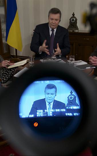 2 апреля. Виктор Янукович дал интервью журналистам