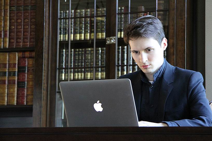 1 апреля. Павел Дуров заявил об уходе из «В контакте», однако уже 3 апреля отозвал собственное заявление об увольнении