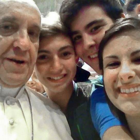 Папа римский Франциск и посетители Собора святого Петра