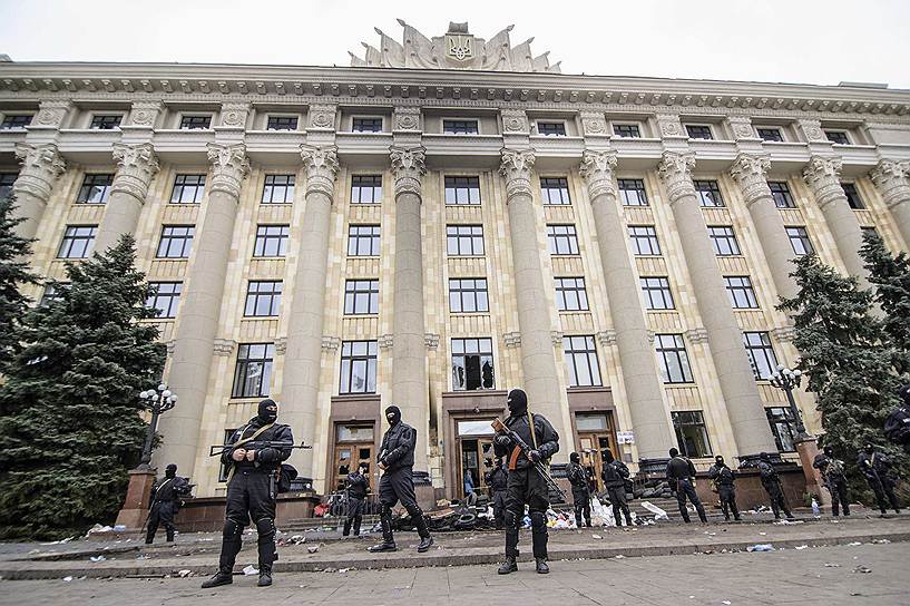 Утром 8 апреля глава МВД Украины Арсен Аваков сообщил, что здание областной государственной администрации Харькова, которое с 6 апреля было занято пророссийскими активистами, зачищено спецназом