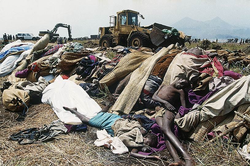 Геноцид в Руанде отличался особой жестокостью. Жертв долго мучали перед смертью. Иногда над телами издевались и после убийств 