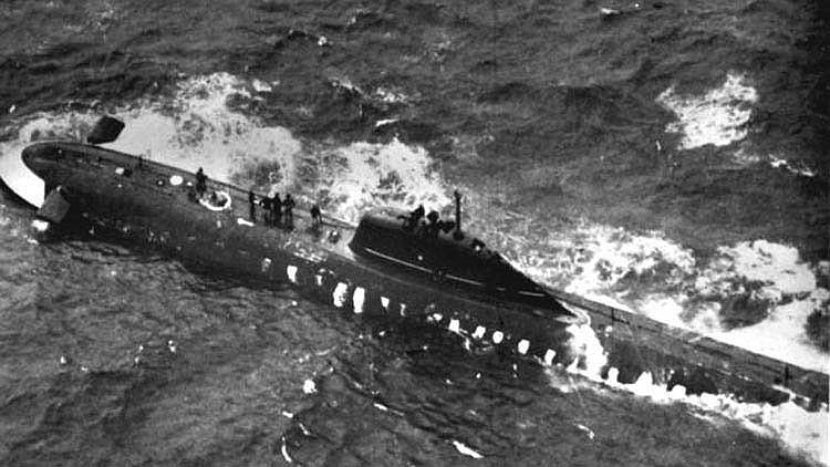 12 апреля 1970 года на борту подводной лодки К-8 произошел сильный пожар. Спасти лодку из-за сильного шторма не удалось. Часть экипажа удалось переправить на борт пришедшего на помощь судна «Касимов». Лодка затонула на глубине 4 тыс. м. Погибли 52 человека 