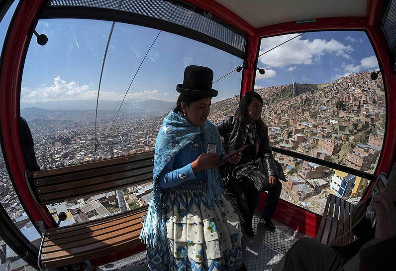 Открытие в Ла-Пасе первой из трех запланированных канатных дорог, связывающей боливийскую столицу с городом Эль-Альто