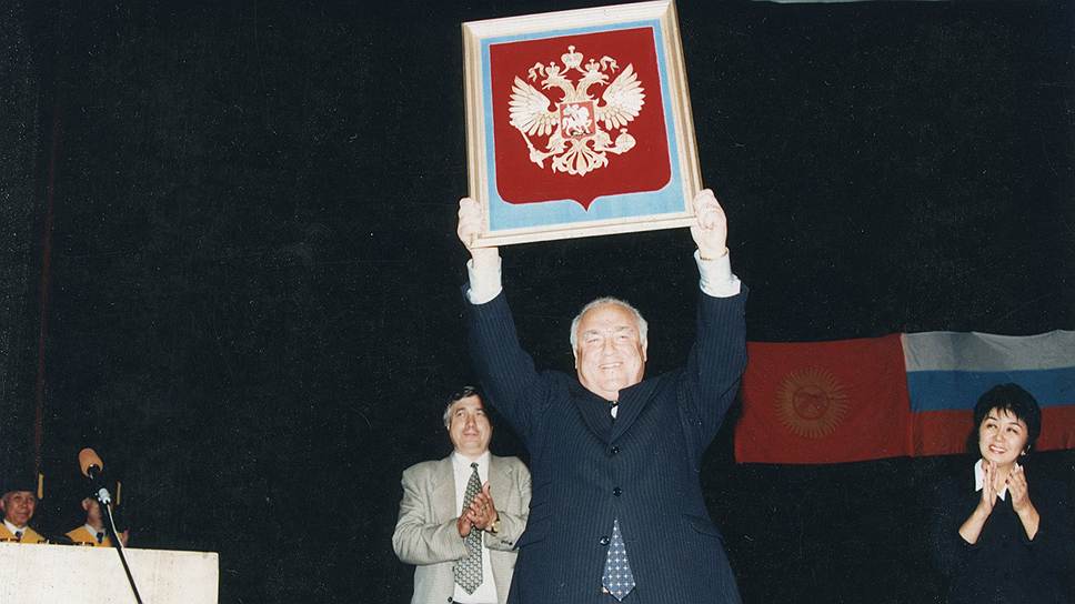 «Я с молодых лет... всегда работал первым лицом»
&lt;br>Виктор Черномырдин стал основателем «Газпрома», заняв кресло председателя правления государственного газового концерна в 1989 году. 30 мая 1992 года он покинул эту должность и был назначен заместителем председателя правительства России по топливно-энергетическому комплексу