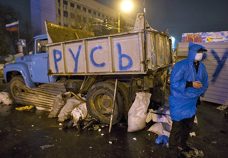 12 апреля в связи с событиями на востоке Украины и.о. президента страны Александр Турчинов освободил от должности главу СБУ по Донецкой области Валерия Иванова