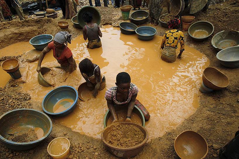 Месяц назад на кокосовых плантациях на западе Кот-д&#39;Ивуара были найдены богатые залежи золота. С этого дня жизнь местных жителей круто изменилась  